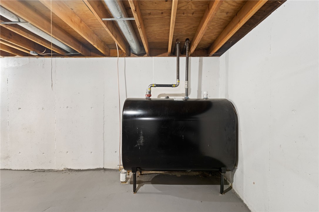 Richmond, Rhode Island 02892, United States, 3 Bedrooms Bedrooms, ,2 BathroomsBathrooms,Residential,Pending,186247