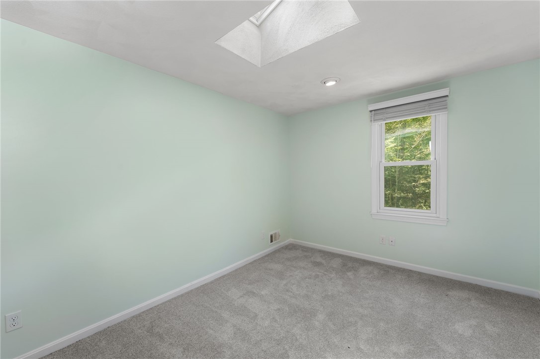 Richmond, Rhode Island 02892, United States, 3 Bedrooms Bedrooms, ,2 BathroomsBathrooms,Residential,Pending,186247