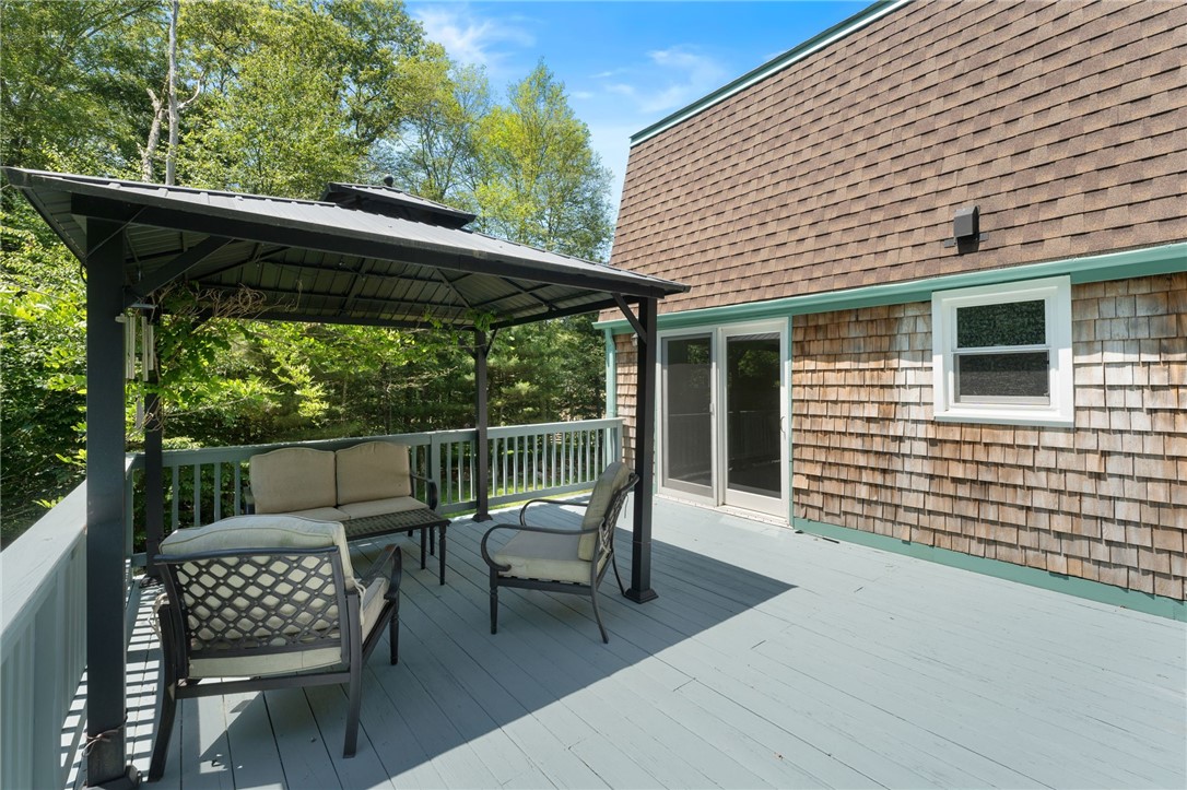 Richmond, Rhode Island 02892, United States, 3 Bedrooms Bedrooms, ,2 BathroomsBathrooms,Residential,Pending,186247