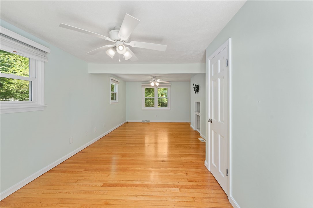 Richmond, Rhode Island 02892, United States, 3 Bedrooms Bedrooms, ,2 BathroomsBathrooms,Residential,Pending,186247