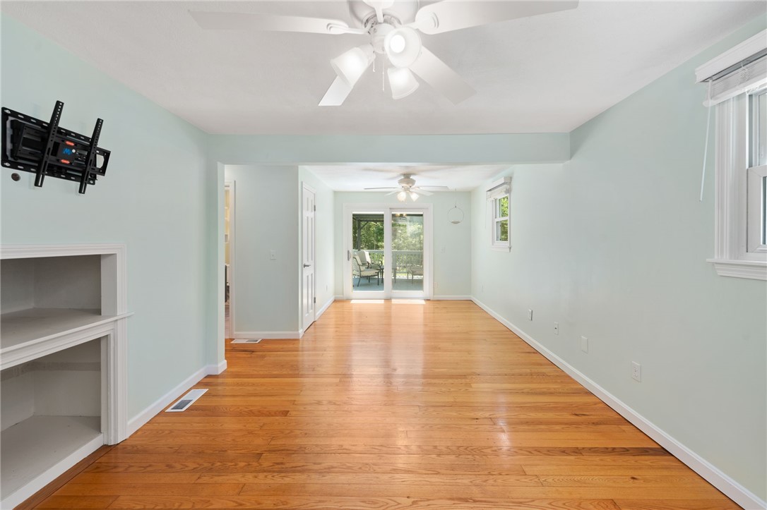 Richmond, Rhode Island 02892, United States, 3 Bedrooms Bedrooms, ,2 BathroomsBathrooms,Residential,Pending,186247