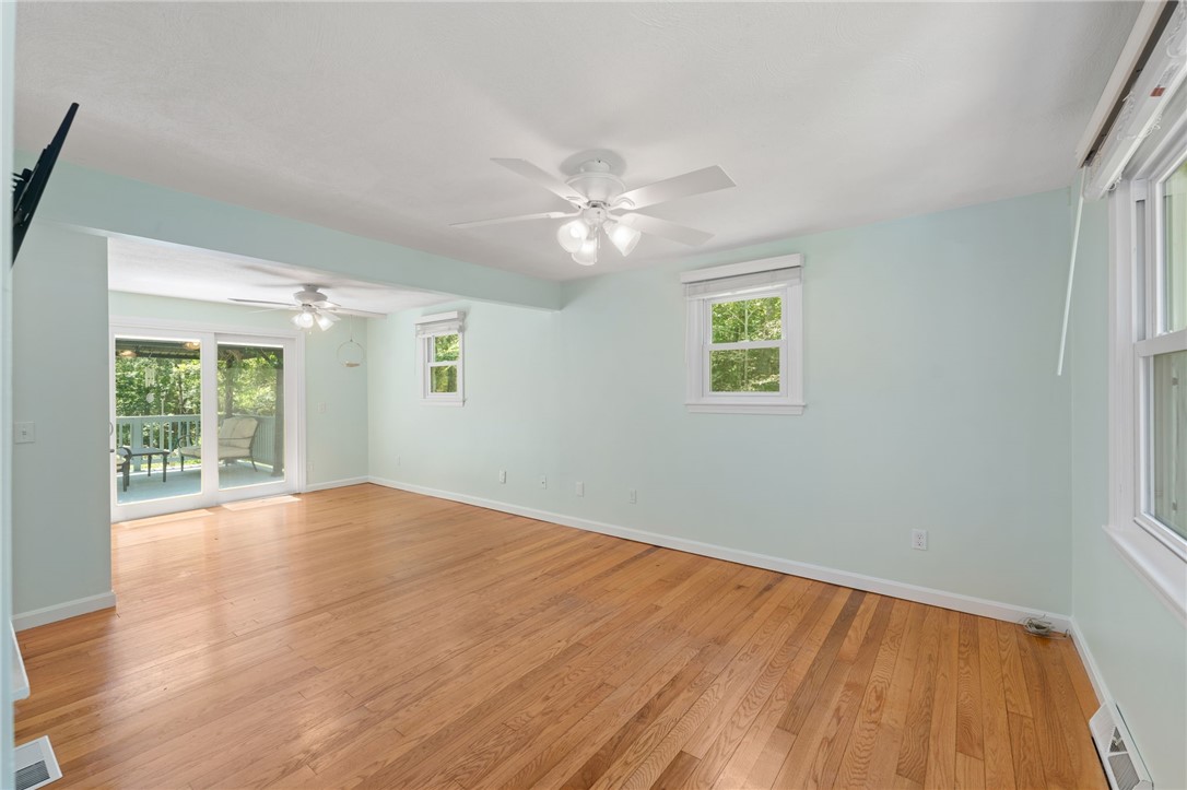 Richmond, Rhode Island 02892, United States, 3 Bedrooms Bedrooms, ,2 BathroomsBathrooms,Residential,Pending,186247