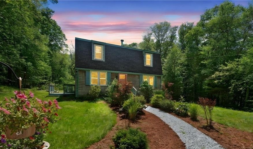 Richmond, Rhode Island 02892, United States, 3 Bedrooms Bedrooms, ,2 BathroomsBathrooms,Residential,Pending,186247