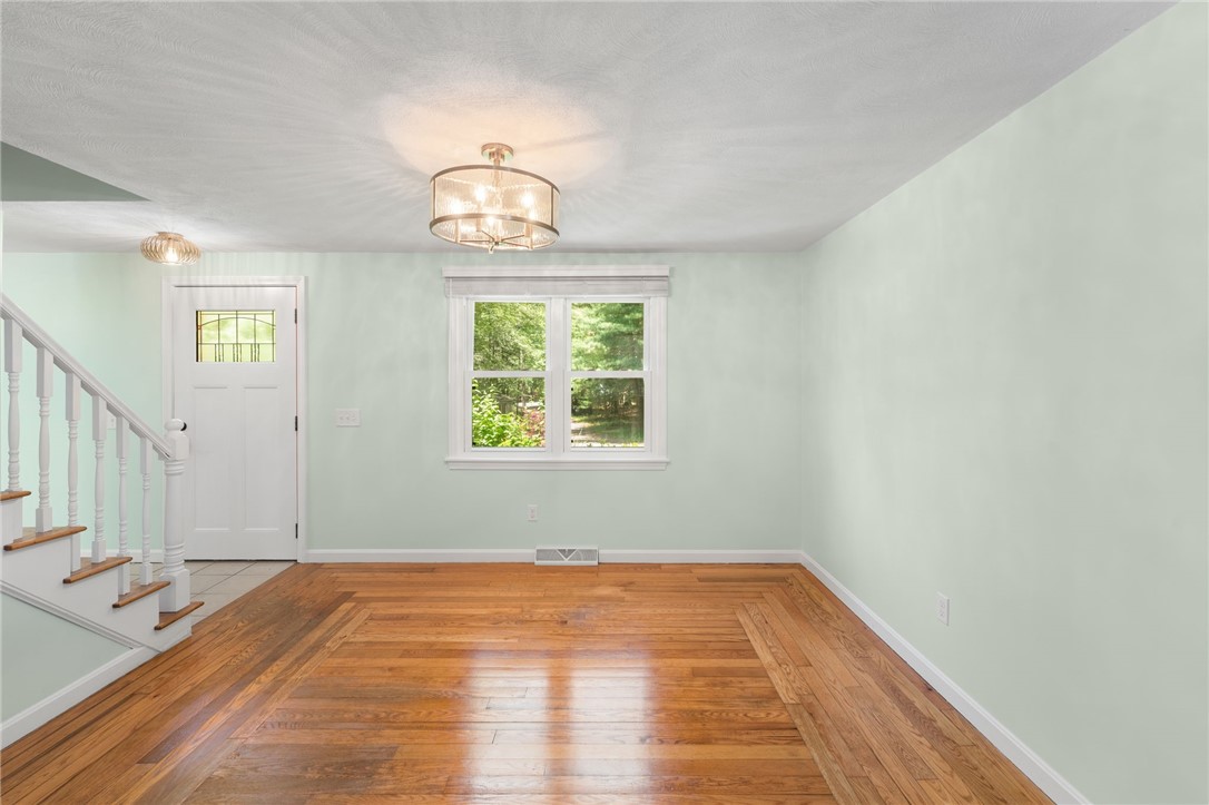 Richmond, Rhode Island 02892, United States, 3 Bedrooms Bedrooms, ,2 BathroomsBathrooms,Residential,Pending,186247