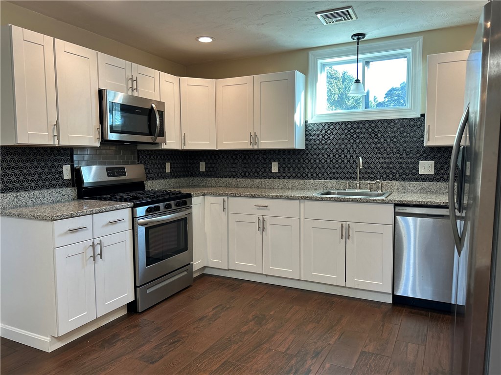 Cumberland, Rhode Island 02864, United States, 3 Bedrooms Bedrooms, ,2 BathroomsBathrooms,Residential,Active,27710