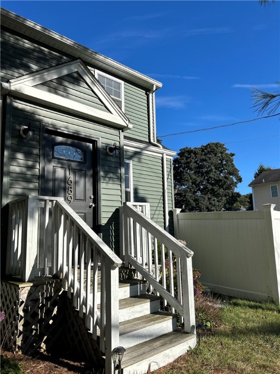 Cumberland, Rhode Island 02864, United States, 3 Bedrooms Bedrooms, ,2 BathroomsBathrooms,Residential,Active,27710