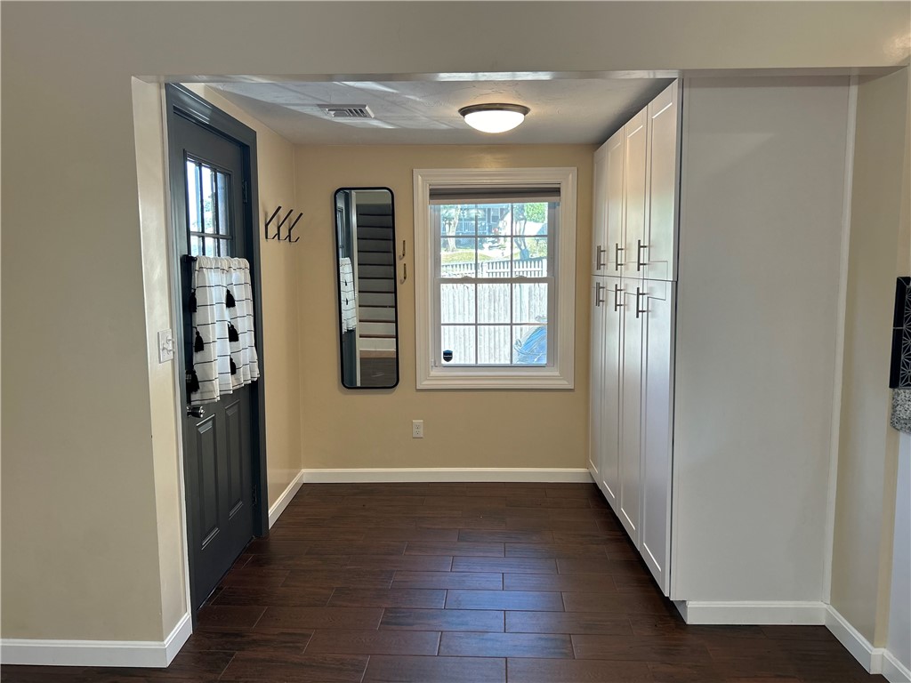 Cumberland, Rhode Island 02864, United States, 3 Bedrooms Bedrooms, ,2 BathroomsBathrooms,Residential,Active,27710