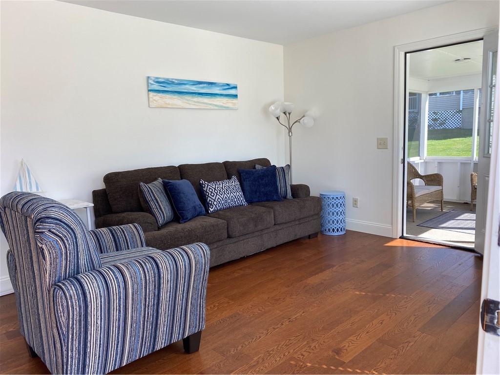 Narragansett, Rhode Island 02882, United States, 2 Bedrooms Bedrooms, ,1 BathroomBathrooms,Residential,Active,102531