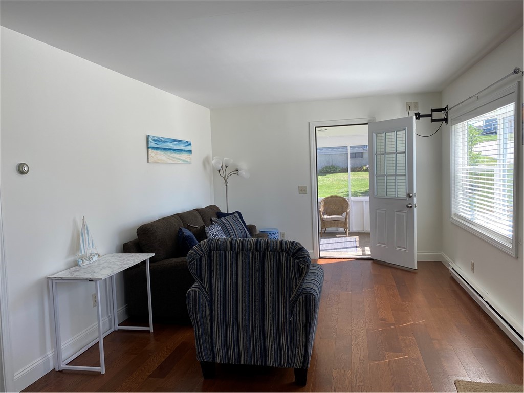 Narragansett, Rhode Island 02882, United States, 2 Bedrooms Bedrooms, ,1 BathroomBathrooms,Residential,Active,102531