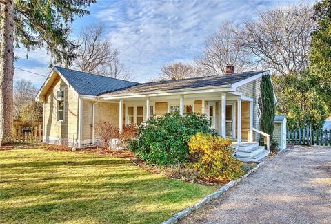 18 Orchard Avenue Barrington RI 02806