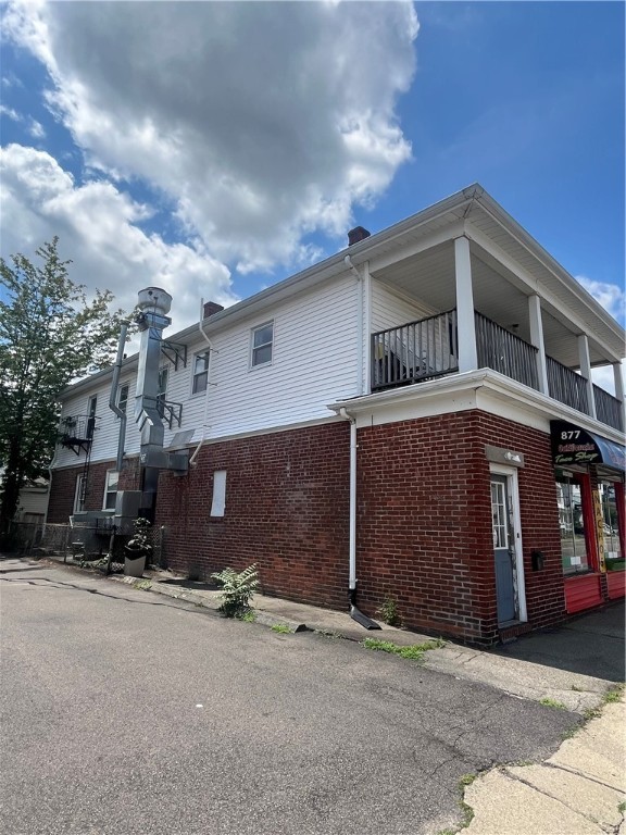 877 Central Avenue