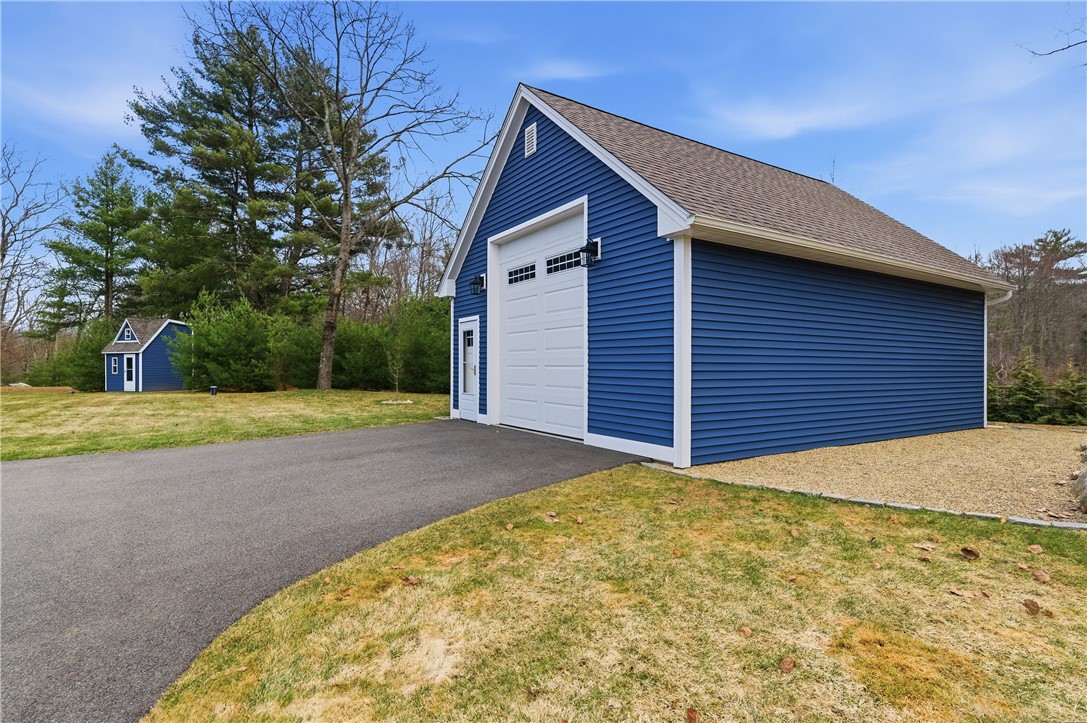 Smithfield, Rhode Island, 02917, United States, 3 Bedrooms Bedrooms, ,2 BathroomsBathrooms,Residential,Active,2032916