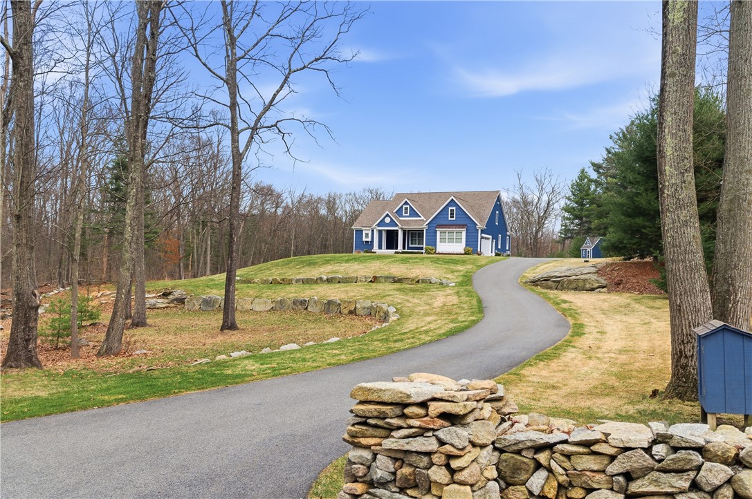Smithfield, Rhode Island, 02917, United States, 3 Bedrooms Bedrooms, ,2 BathroomsBathrooms,Residential,Active,2032916