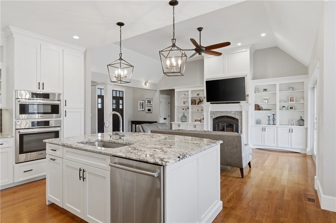 Smithfield, Rhode Island, 02917, United States, 3 Bedrooms Bedrooms, ,2 BathroomsBathrooms,Residential,Active,2032916