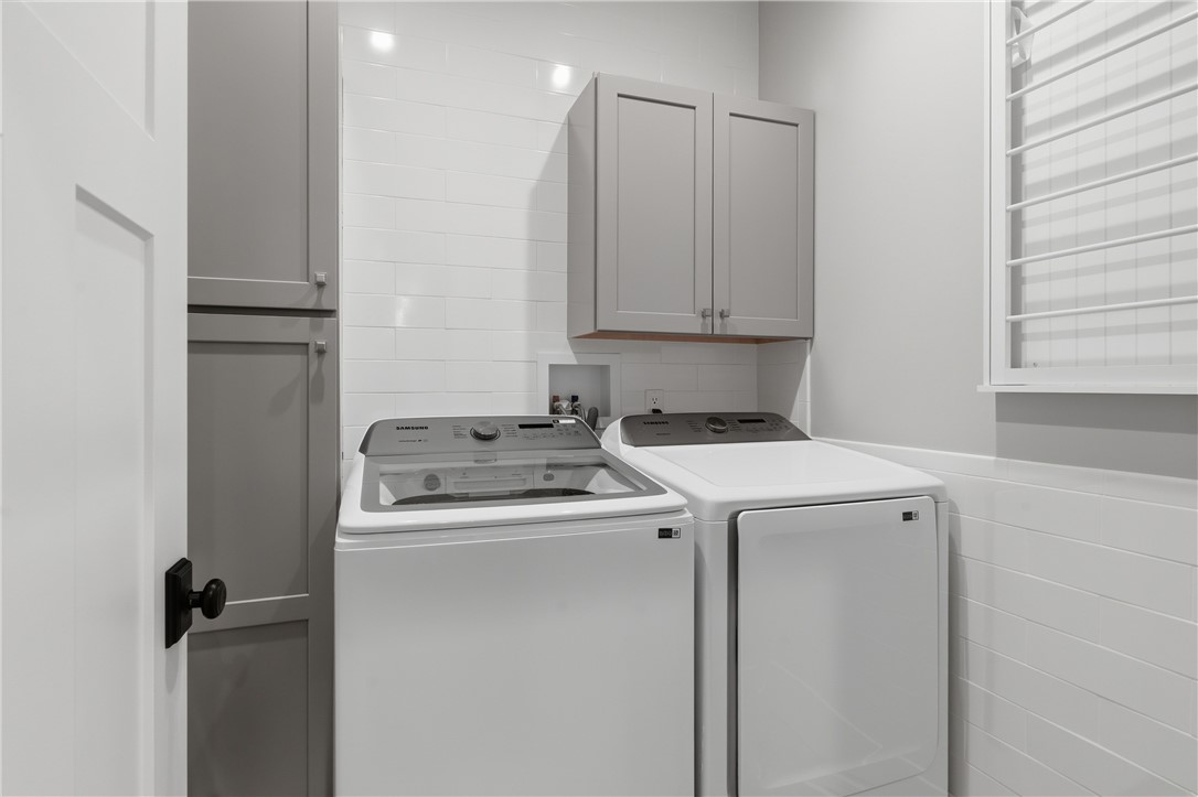 Smithfield, Rhode Island, 02917, United States, 3 Bedrooms Bedrooms, ,2 BathroomsBathrooms,Residential,Active,2032916