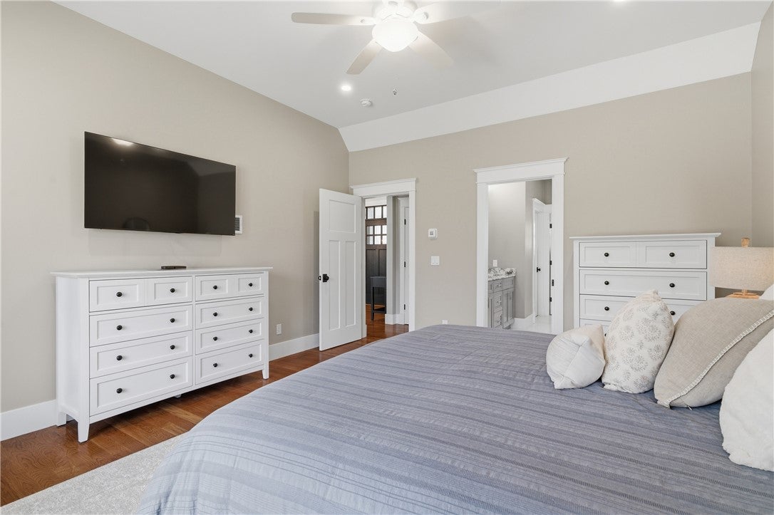 Smithfield, Rhode Island, 02917, United States, 3 Bedrooms Bedrooms, ,2 BathroomsBathrooms,Residential,Active,2032916