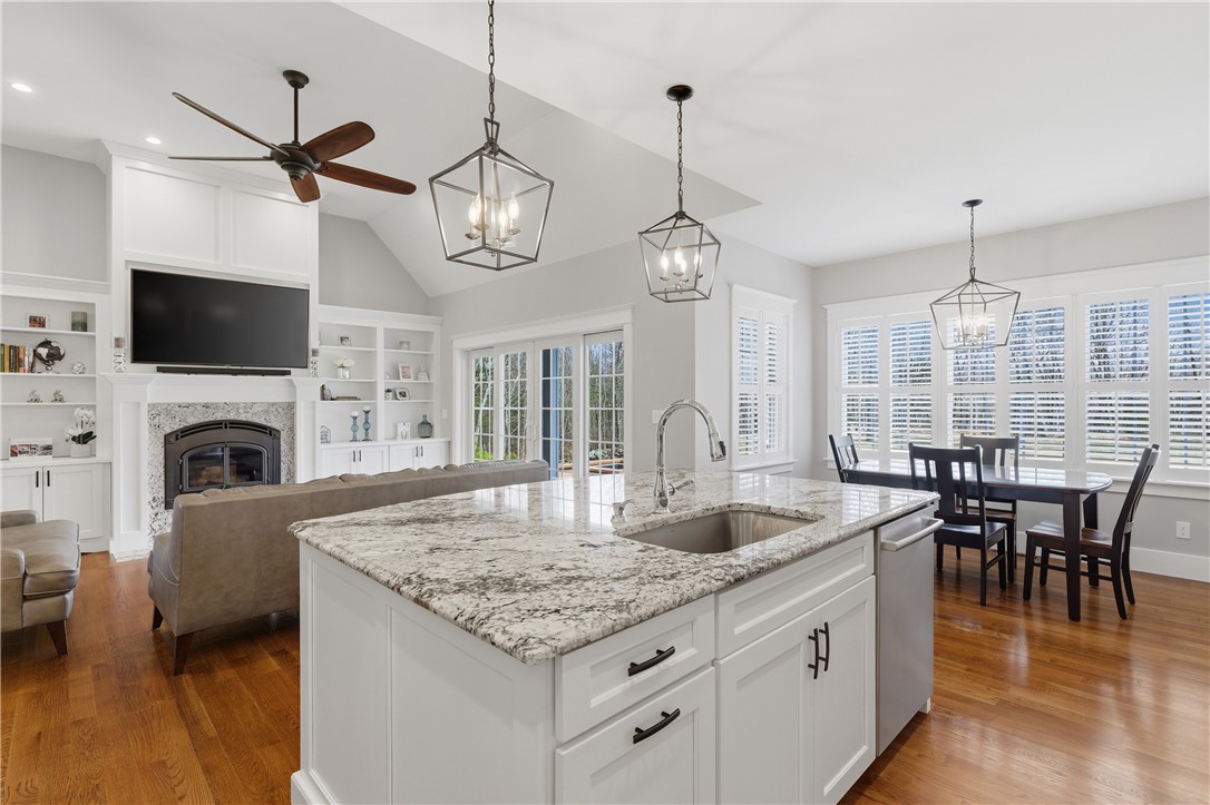 Smithfield, Rhode Island, 02917, United States, 3 Bedrooms Bedrooms, ,2 BathroomsBathrooms,Residential,Active,2032916