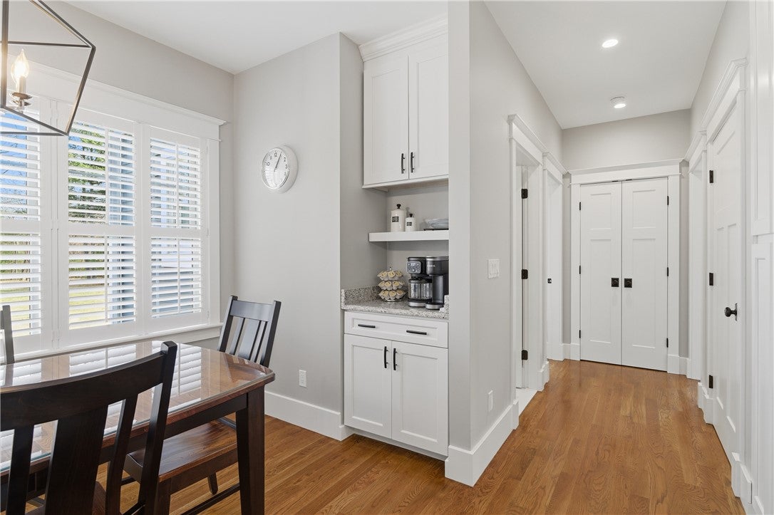 Smithfield, Rhode Island, 02917, United States, 3 Bedrooms Bedrooms, ,2 BathroomsBathrooms,Residential,Active,2032916