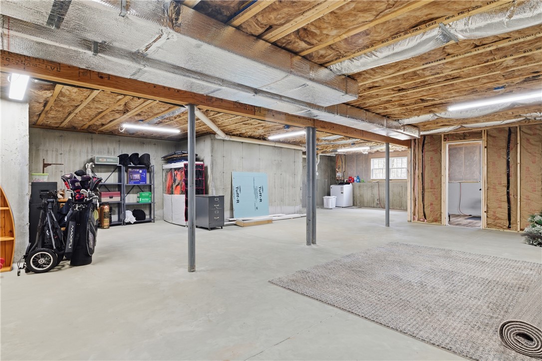 Smithfield, Rhode Island, 02917, United States, 3 Bedrooms Bedrooms, ,2 BathroomsBathrooms,Residential,Active,2032916