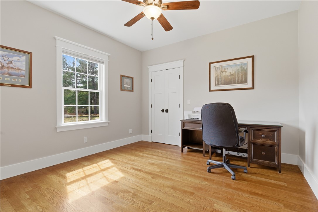 Smithfield, Rhode Island, 02917, United States, 3 Bedrooms Bedrooms, ,2 BathroomsBathrooms,Residential,Active,2032916