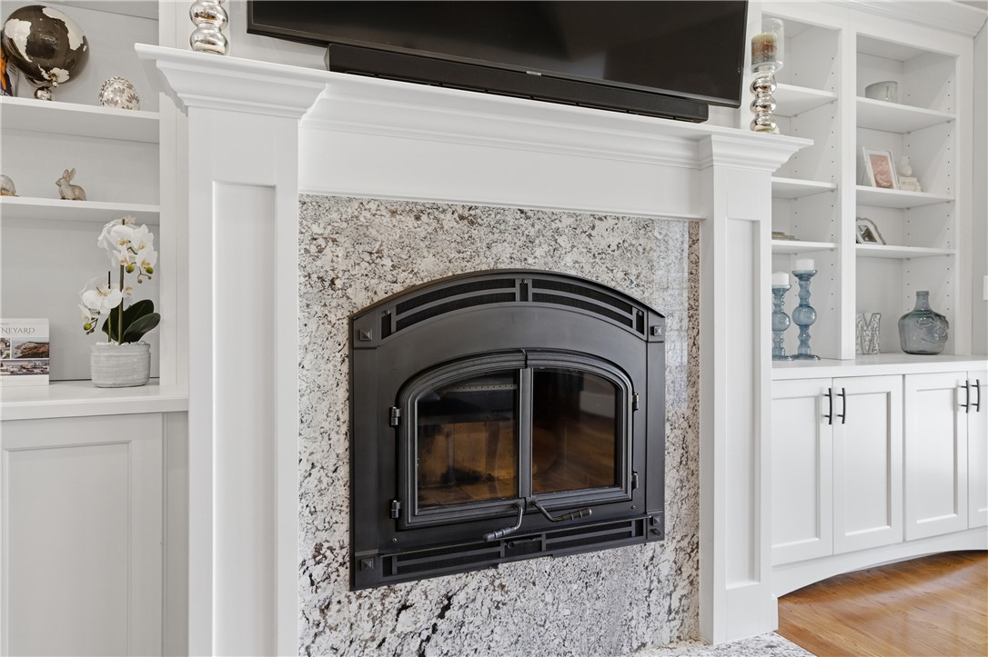 Smithfield, Rhode Island, 02917, United States, 3 Bedrooms Bedrooms, ,2 BathroomsBathrooms,Residential,Active,2032916