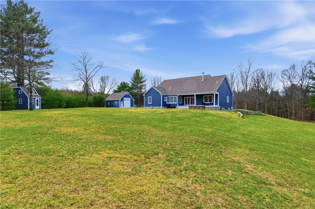 Smithfield, Rhode Island, 02917, United States, 3 Bedrooms Bedrooms, ,2 BathroomsBathrooms,Residential,Active,2032916