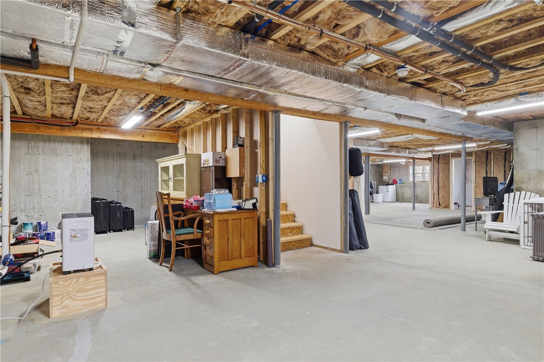 Smithfield, Rhode Island, 02917, United States, 3 Bedrooms Bedrooms, ,2 BathroomsBathrooms,Residential,Active,2032916
