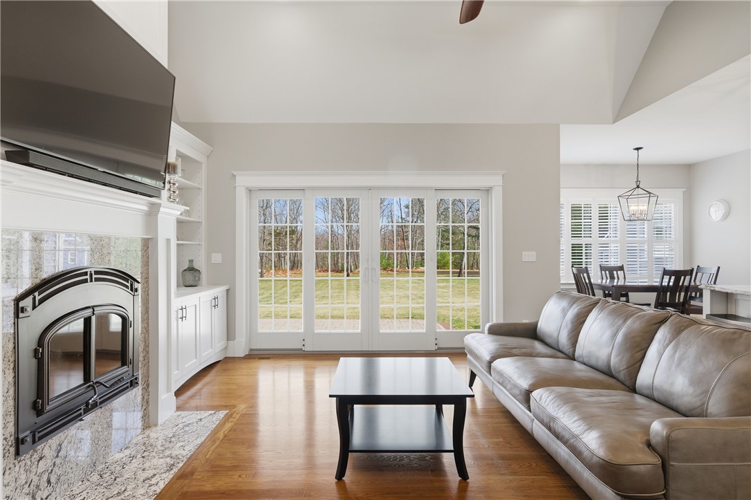 Smithfield, Rhode Island, 02917, United States, 3 Bedrooms Bedrooms, ,2 BathroomsBathrooms,Residential,Active,2032916
