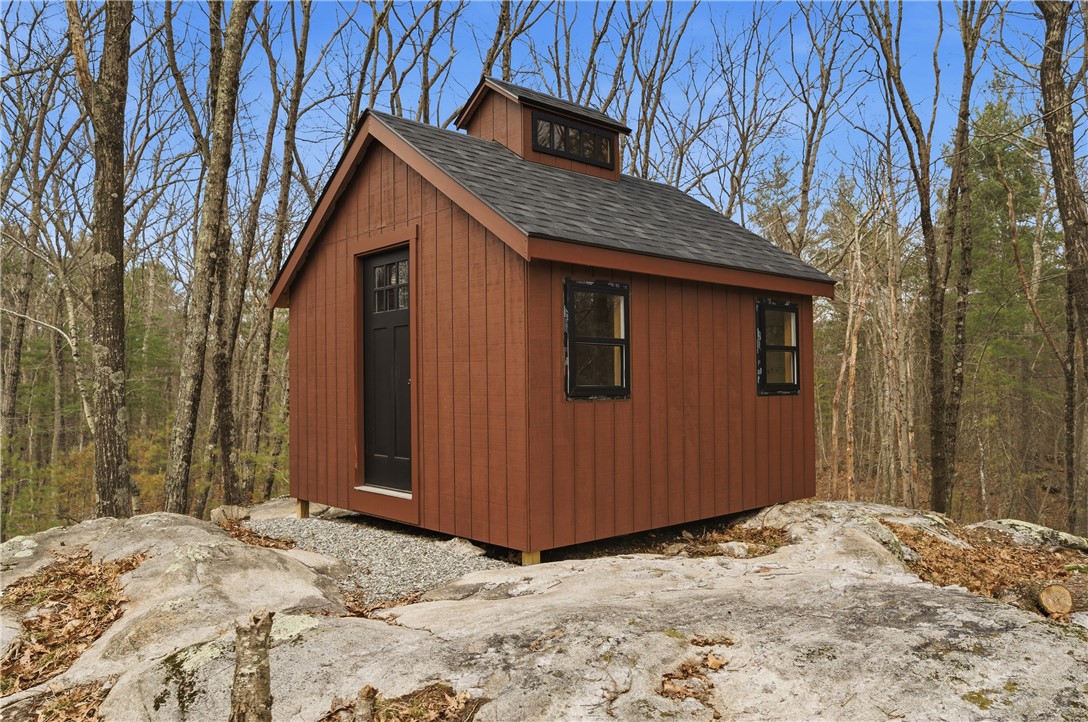 Smithfield, Rhode Island, 02917, United States, 3 Bedrooms Bedrooms, ,2 BathroomsBathrooms,Residential,Active,2032916