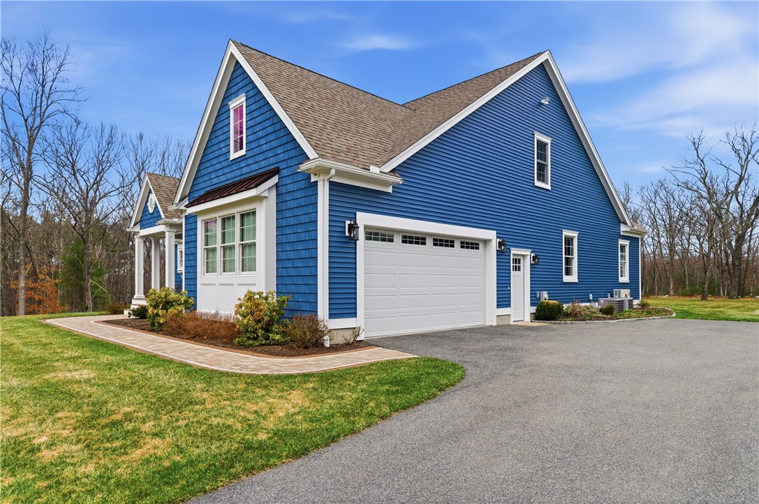 Smithfield, Rhode Island, 02917, United States, 3 Bedrooms Bedrooms, ,2 BathroomsBathrooms,Residential,Active,2032916