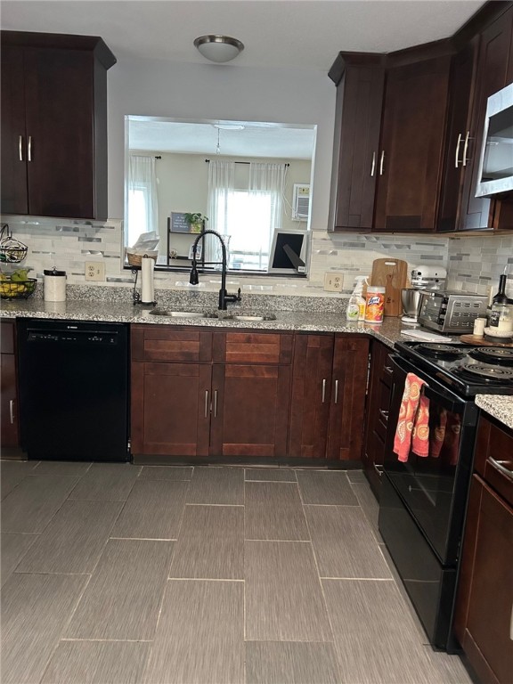 West Warwick, Rhode Island 02893, United States, 2 Bedrooms Bedrooms, ,3 BathroomsBathrooms,Residential,Active,170420