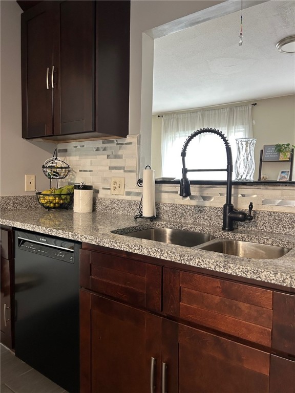 West Warwick, Rhode Island 02893, United States, 2 Bedrooms Bedrooms, ,3 BathroomsBathrooms,Residential,Active,170420