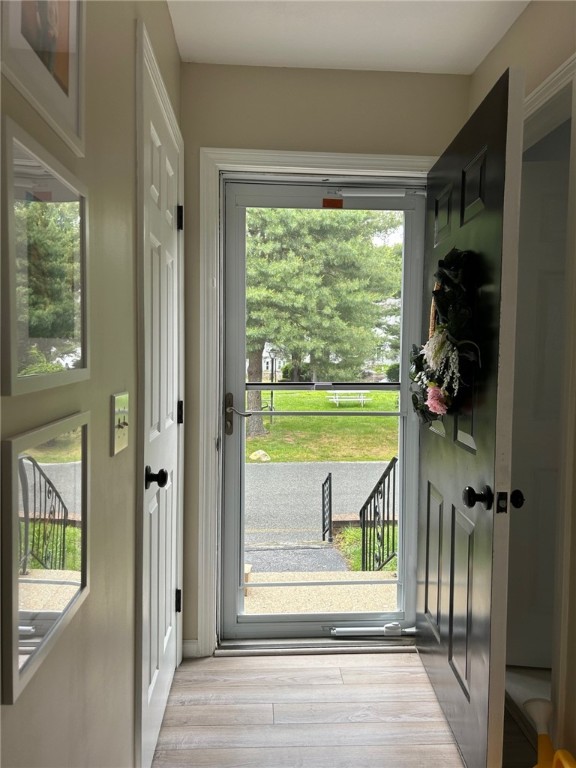 West Warwick, Rhode Island 02893, United States, 2 Bedrooms Bedrooms, ,3 BathroomsBathrooms,Residential,Active,170420