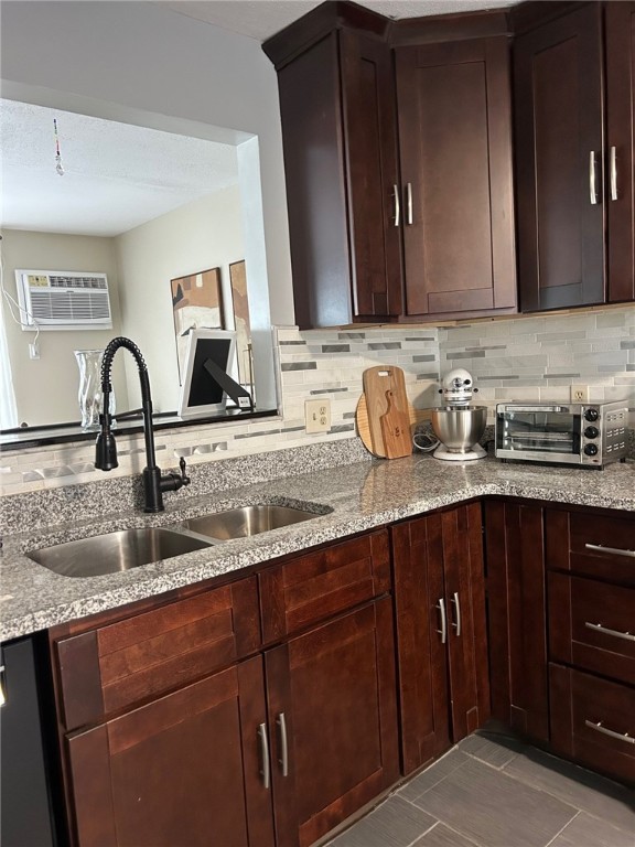 West Warwick, Rhode Island 02893, United States, 2 Bedrooms Bedrooms, ,3 BathroomsBathrooms,Residential,Active,170420