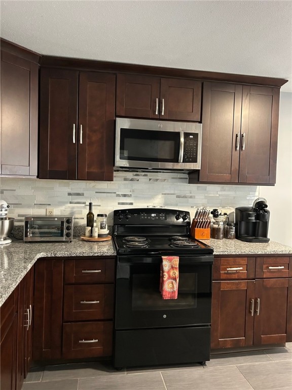 West Warwick, Rhode Island 02893, United States, 2 Bedrooms Bedrooms, ,3 BathroomsBathrooms,Residential,Active,170420