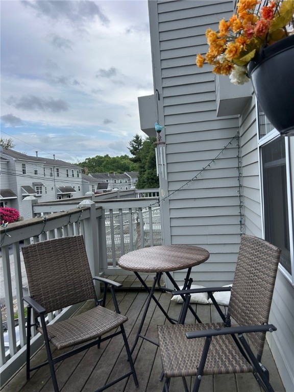 West Warwick, Rhode Island 02893, United States, 2 Bedrooms Bedrooms, ,3 BathroomsBathrooms,Residential,Active,170420