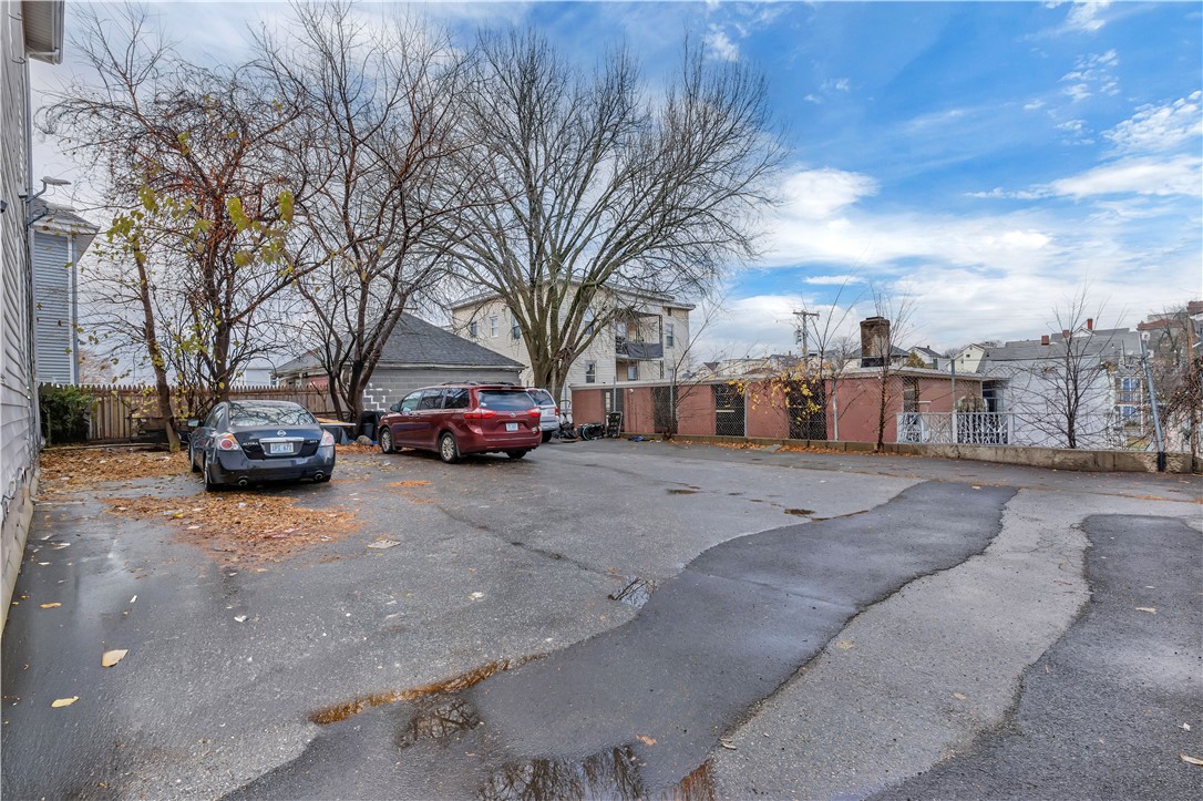 135 Illinois Street 2