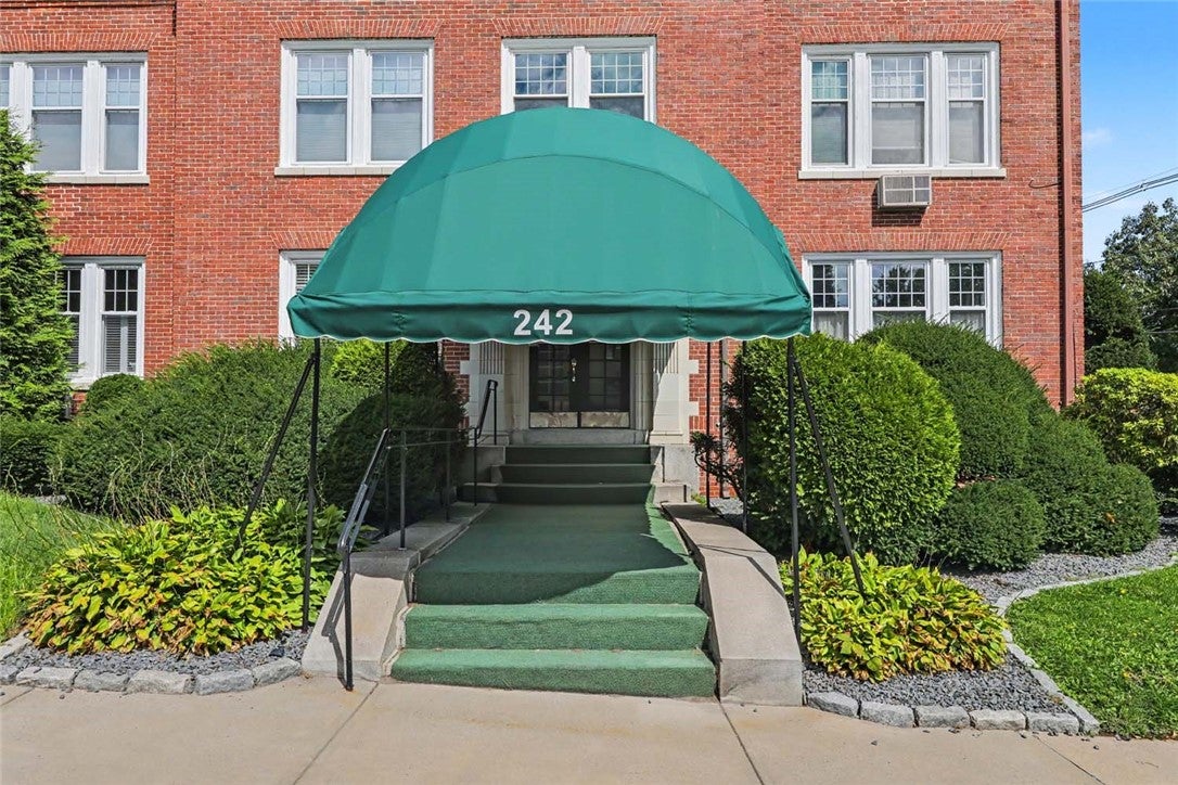 242 President Avenue 7