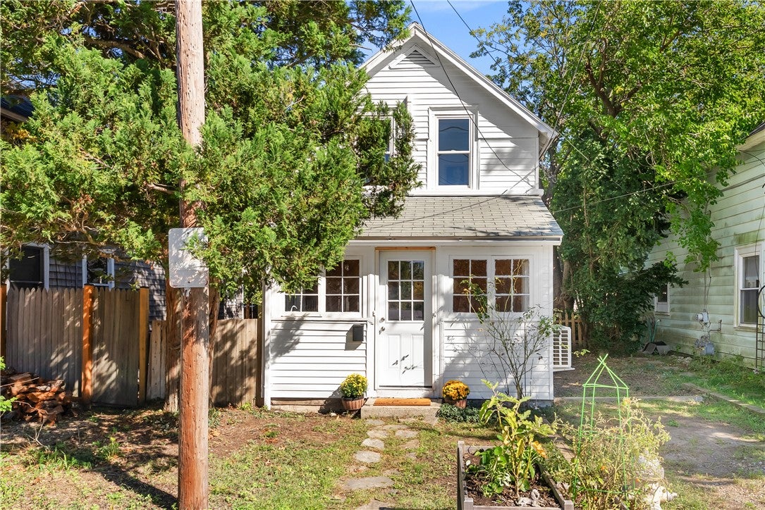 31 Blanding Avenue