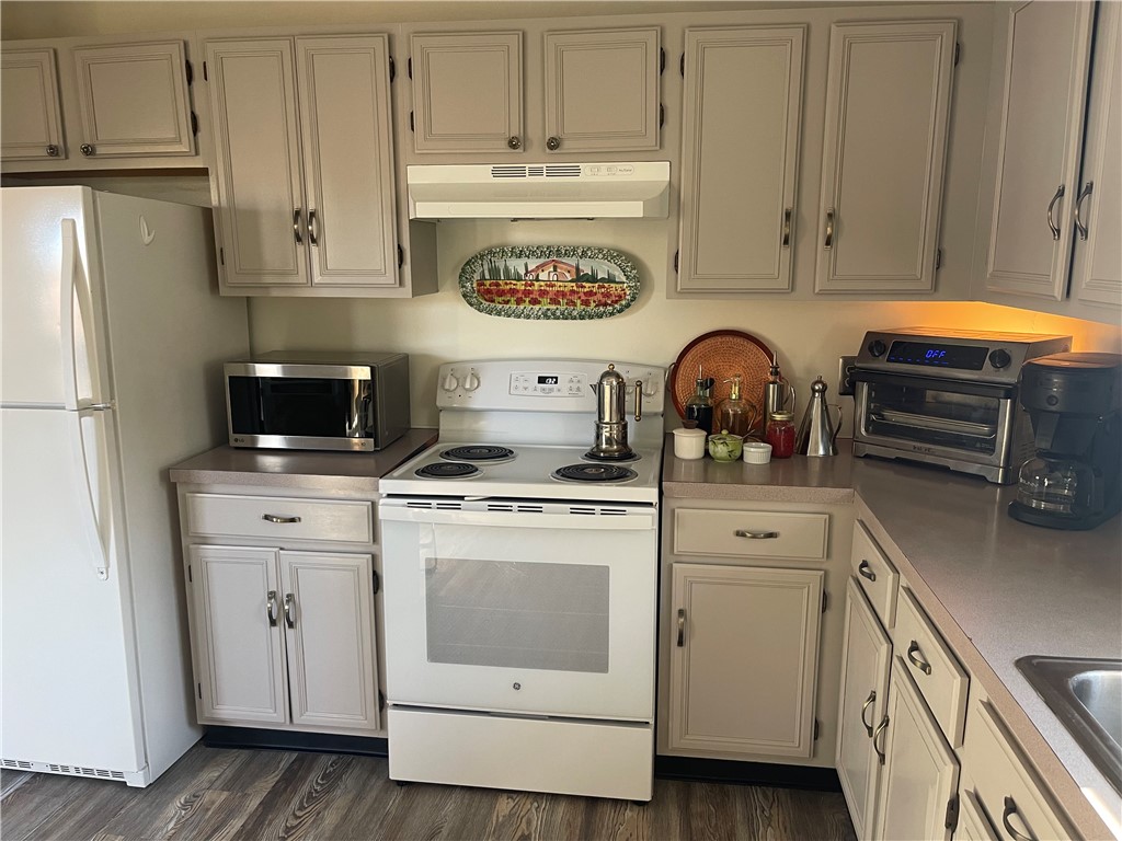 34 Cedar Swamp Road 2