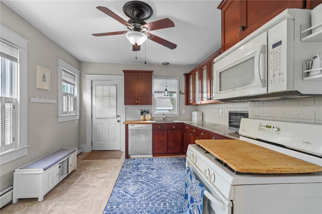 East Greenwich, Rhode Island 02818, United States, 3 Bedrooms Bedrooms, ,2 BathroomsBathrooms,Residential,Pending,136362