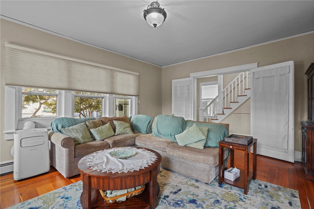 East Greenwich, Rhode Island 02818, United States, 3 Bedrooms Bedrooms, ,2 BathroomsBathrooms,Residential,Pending,136362