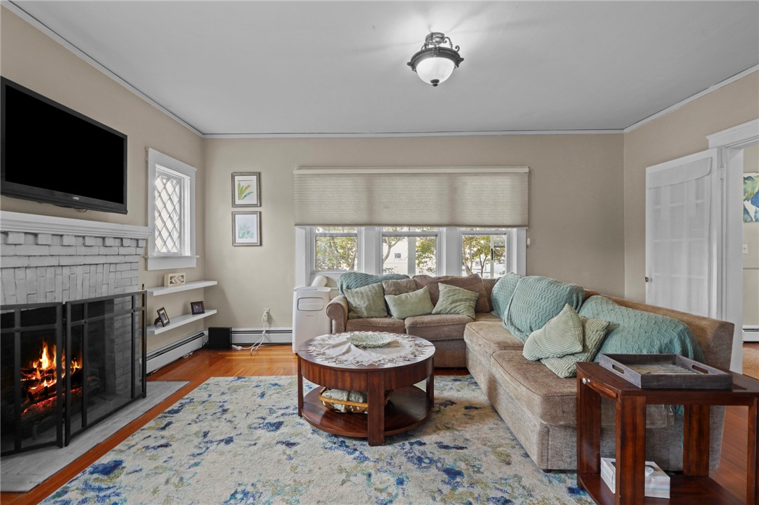 East Greenwich, Rhode Island 02818, United States, 3 Bedrooms Bedrooms, ,2 BathroomsBathrooms,Residential,Pending,136362