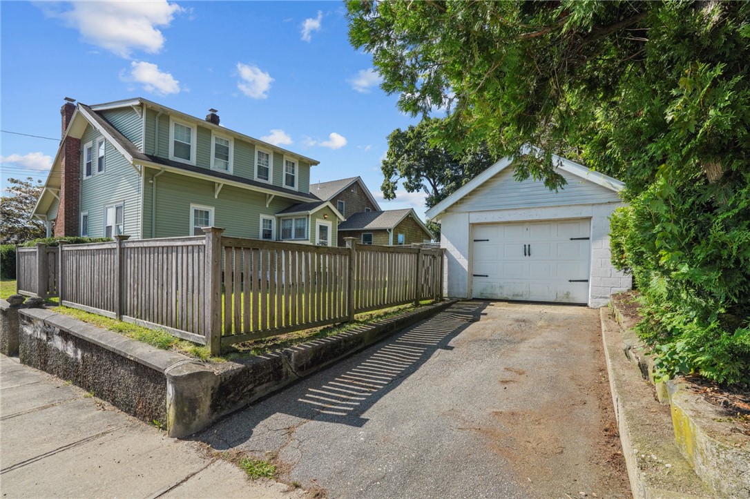 East Greenwich, Rhode Island 02818, United States, 3 Bedrooms Bedrooms, ,2 BathroomsBathrooms,Residential,Pending,136362