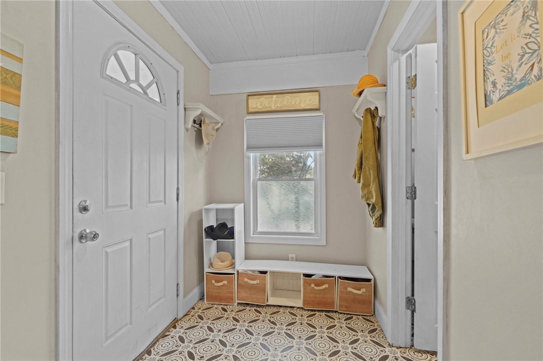 East Greenwich, Rhode Island 02818, United States, 3 Bedrooms Bedrooms, ,2 BathroomsBathrooms,Residential,Pending,136362