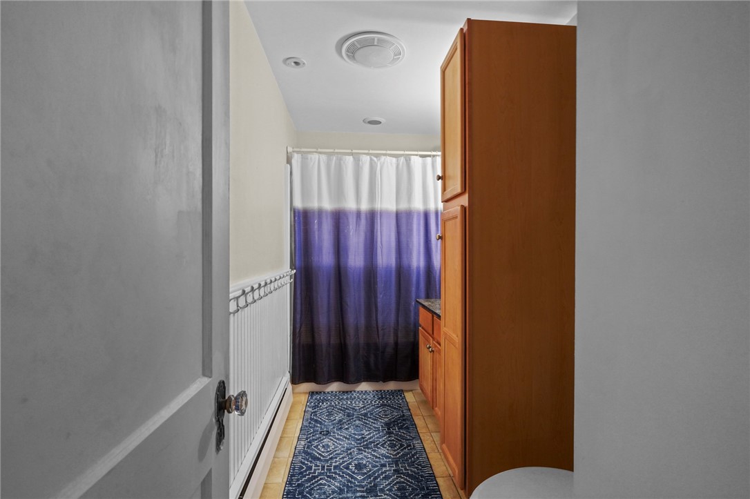 East Greenwich, Rhode Island 02818, United States, 3 Bedrooms Bedrooms, ,2 BathroomsBathrooms,Residential,Pending,136362