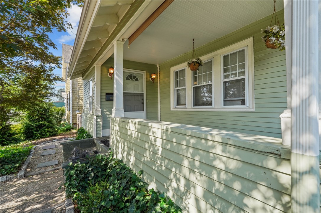 East Greenwich, Rhode Island 02818, United States, 3 Bedrooms Bedrooms, ,2 BathroomsBathrooms,Residential,Pending,136362