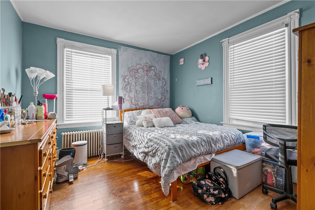 Newport, Rhode Island 02840, United States, 3 Bedrooms Bedrooms, ,1 BathroomBathrooms,Residential,Active,208456