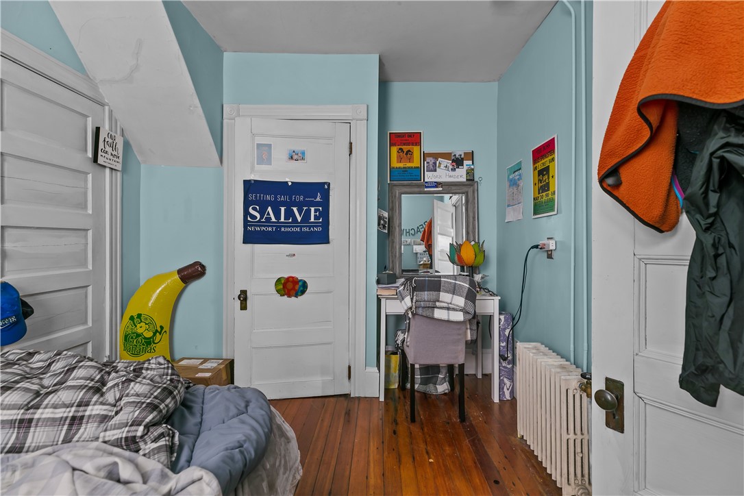 Newport, Rhode Island 02840, United States, 3 Bedrooms Bedrooms, ,1 BathroomBathrooms,Residential,Active,208456