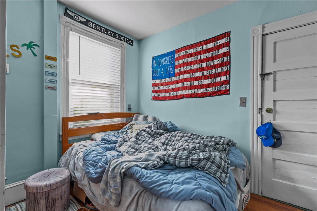 Newport, Rhode Island 02840, United States, 3 Bedrooms Bedrooms, ,1 BathroomBathrooms,Residential,Active,208456